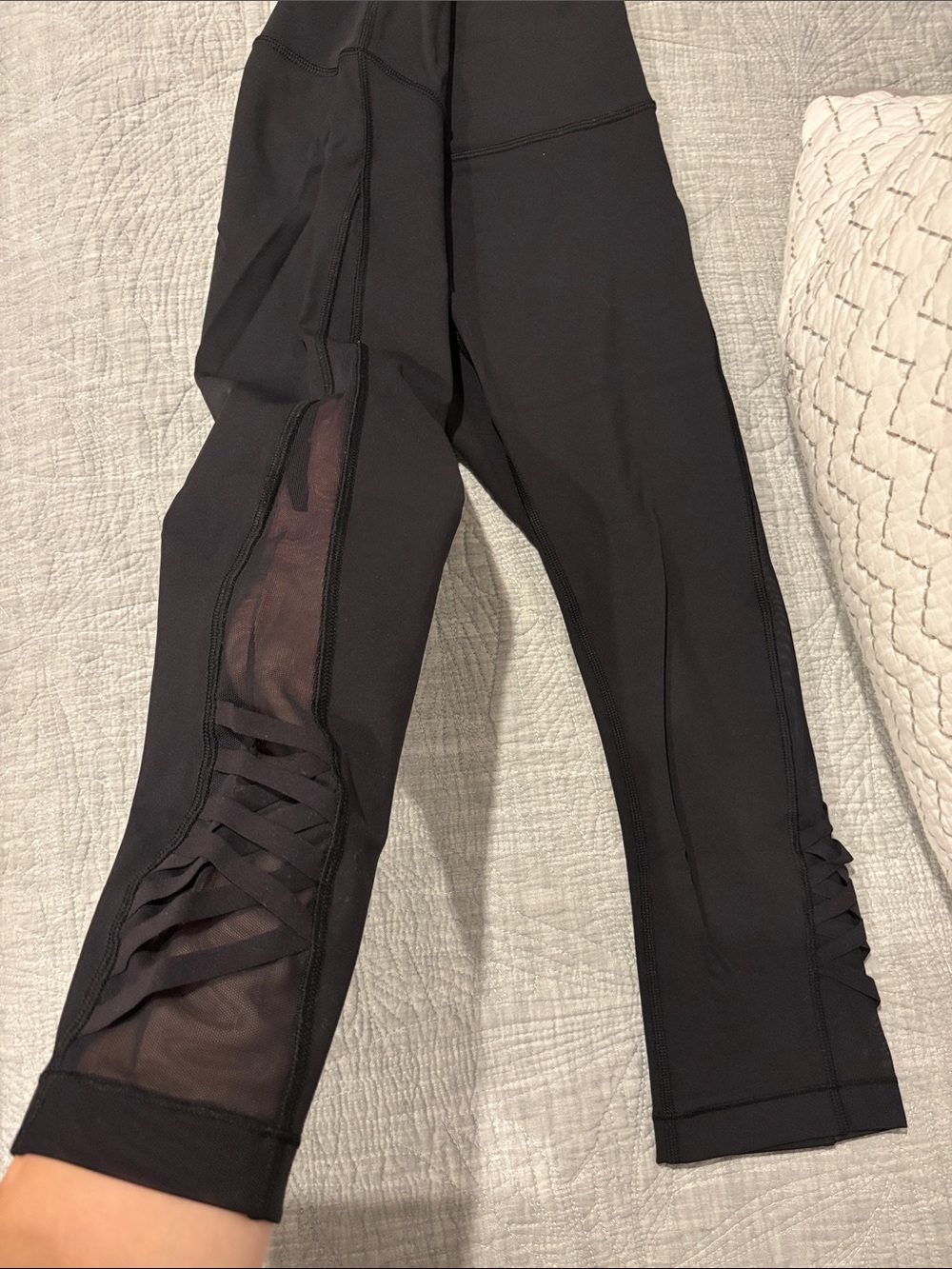 lululemon athletica Black Women's Mid-Waist Midi Athletic Leggings